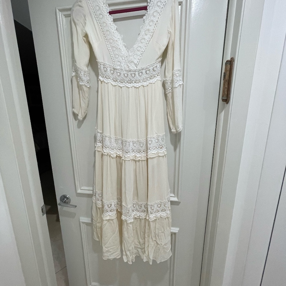 Gorgeous Dress size 8 (fits Like a small) Ivory and White Show